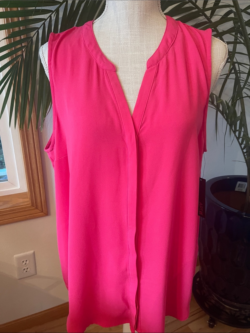 Apt. 9 Sleeveless V-Neck Blouse in Bright Pink
